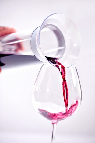 savino-wine-preserver-pour