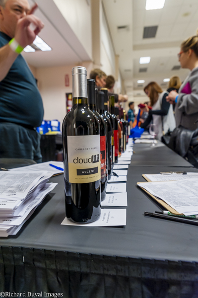 Consumers enjoy wines at the Seattle Wine and Food Experience on Feb. 21. (Photo by Richard Duvall for Great Northwest Wine)